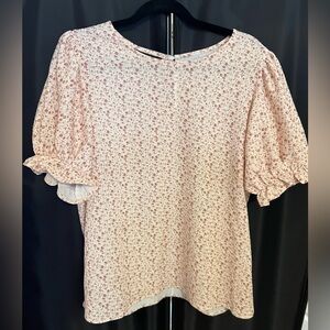 Chic Floral Blouse in Soft Tone Color